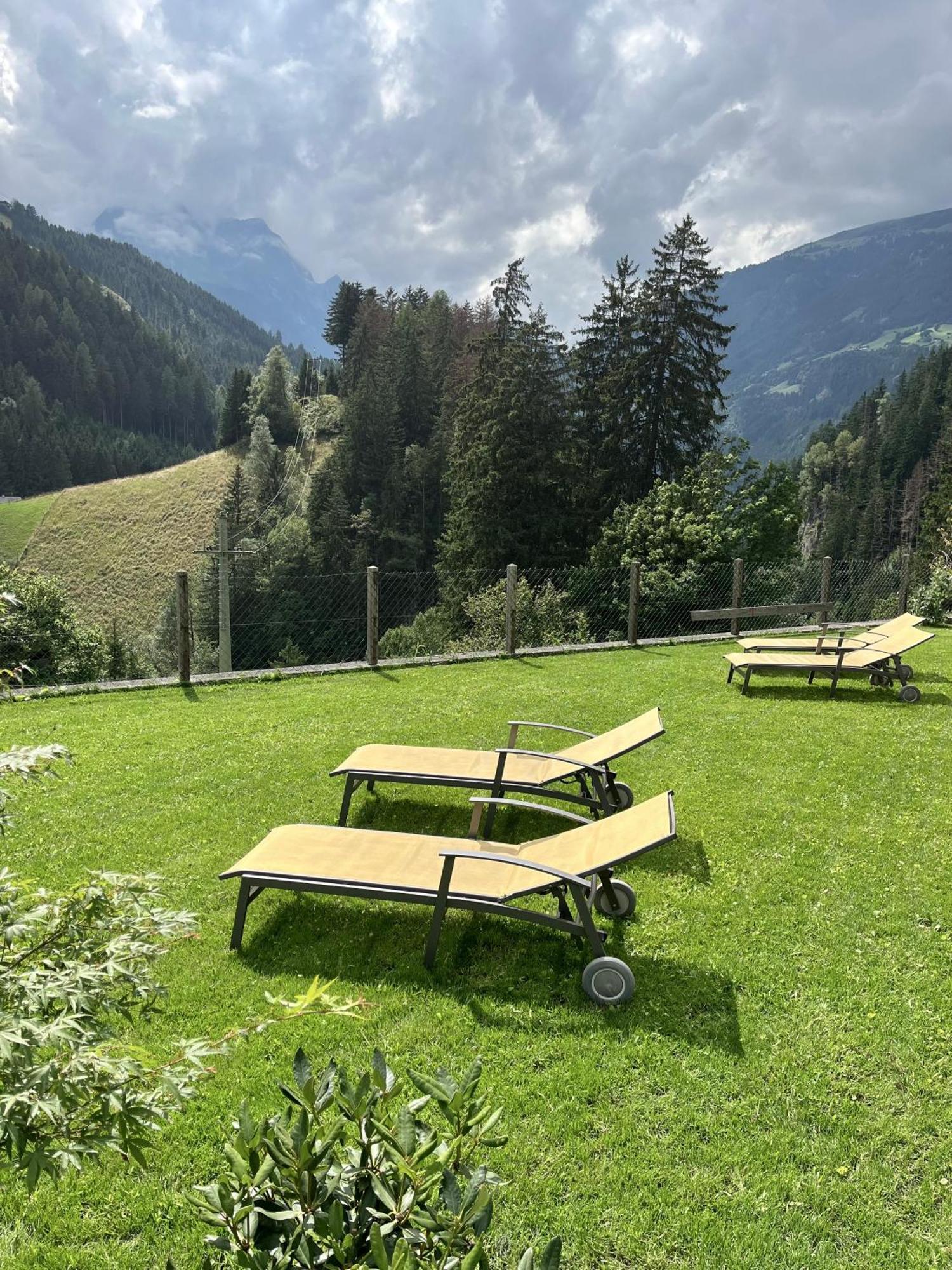Natur Zeit - Alpine Garden Apartments Mayrhofen Eksteriør billede