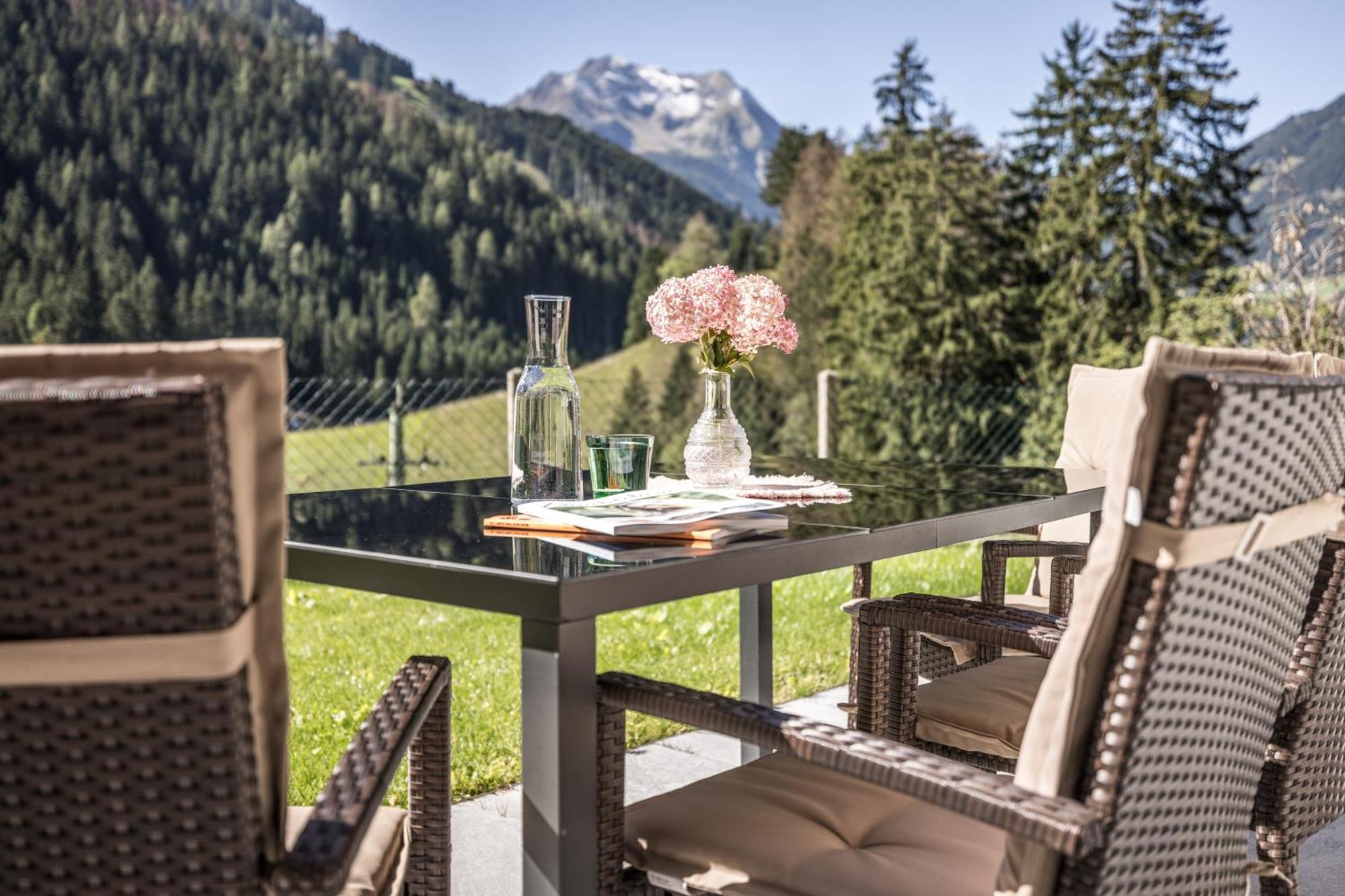 Natur Zeit - Alpine Garden Apartments Mayrhofen Eksteriør billede
